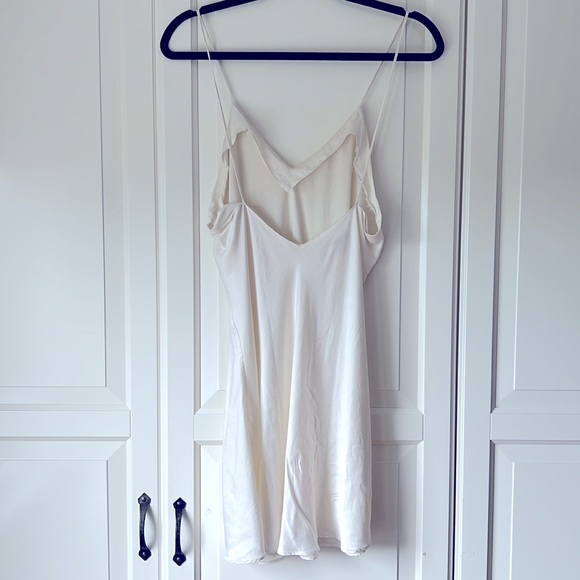 VICTORIA’S SECRET. Silk. Women’s. Medium. White. Low V in front and bk plunge. - Picture 3 of 4